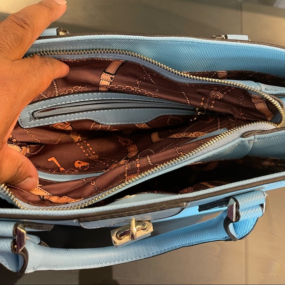 VERY pretty Baby Blue handbag! Excellent Condition! SALE - Picture 3 of 5